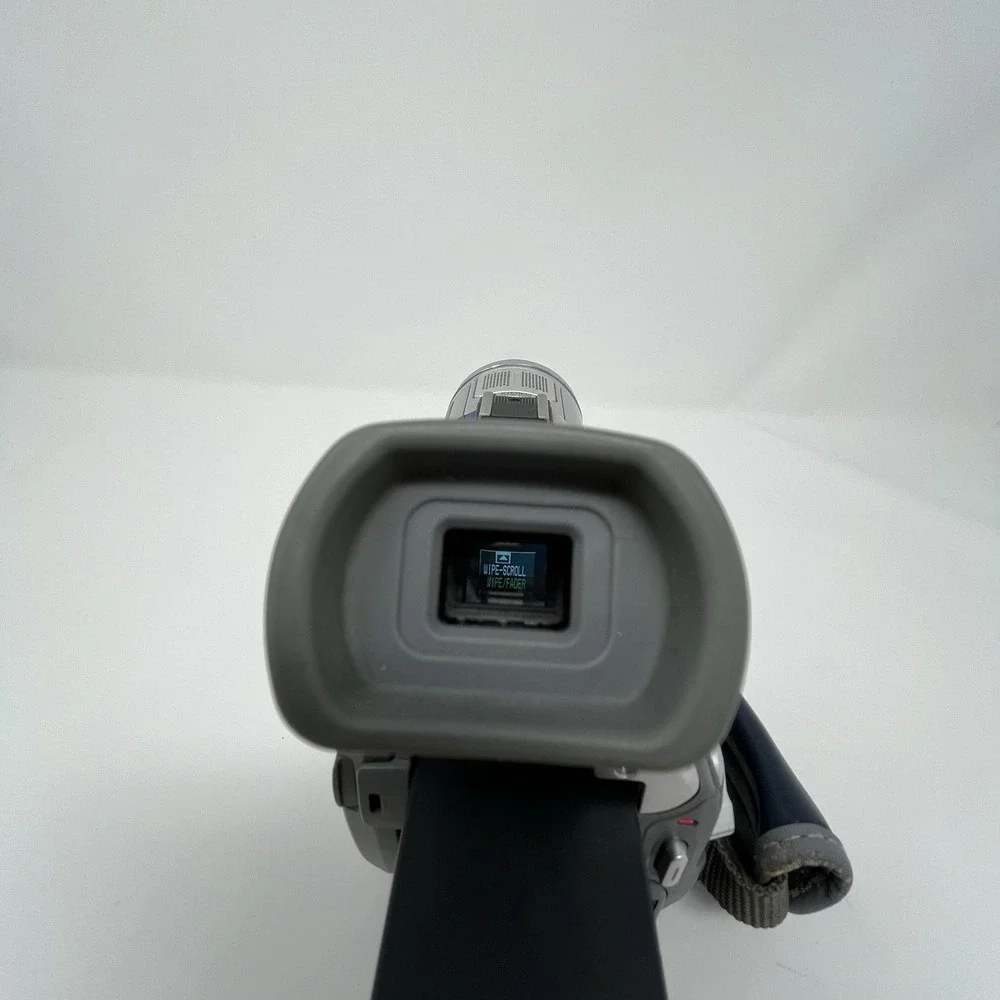 JVC GR-DV800U MiniDV Camcorder 300x Digital Video Camera – Powers On, LCD Not Wo